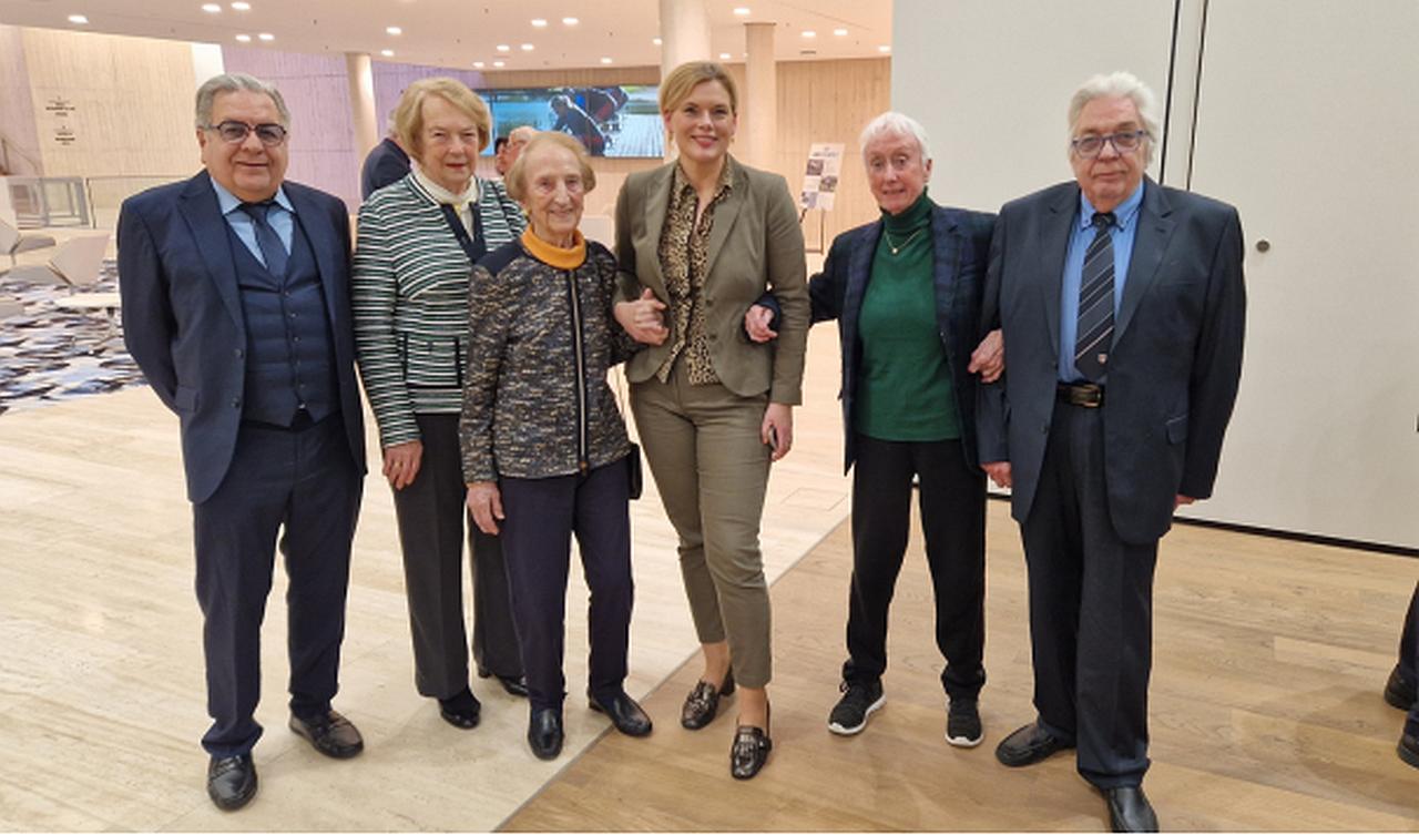 Bildunterschrift: v.l.n.r. Rüdiger Brennig, Kirsten Steinebach, Roswitha Verhülsdonk, Julia Klöckner, Monika Artz,  Wolfgang Brennig  Foto: Rüdiger Brennig 